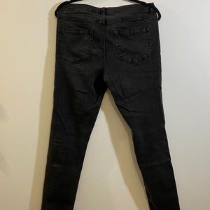 Vince Camuto 5-Pocket Jet Black Skinny Leg Jean. Size 30/10.